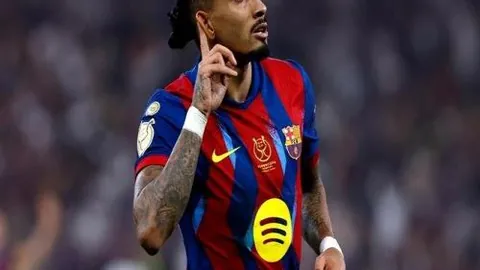 国足决战在即，莲花球场见证中国红盛放